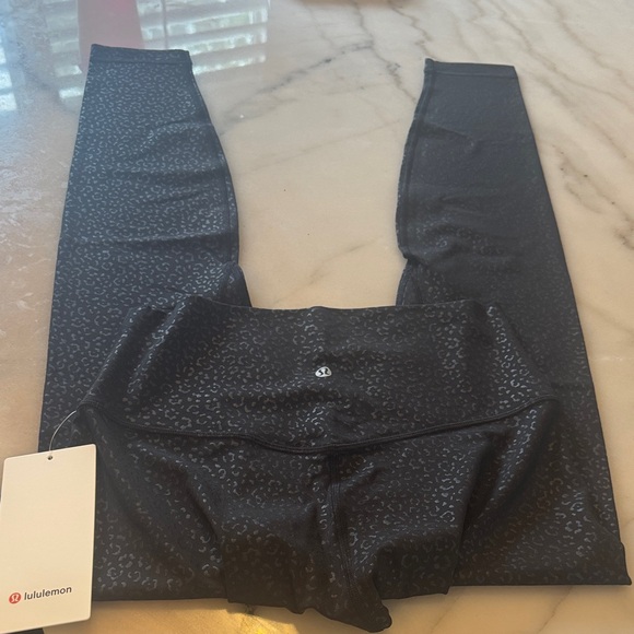 Lululemon Align HR 28” Black Printed Leggings Tights Workout size 8 NWT - Picture 3 of 3